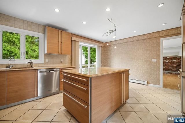 6 Aster Court, Paramus, NJ 07652