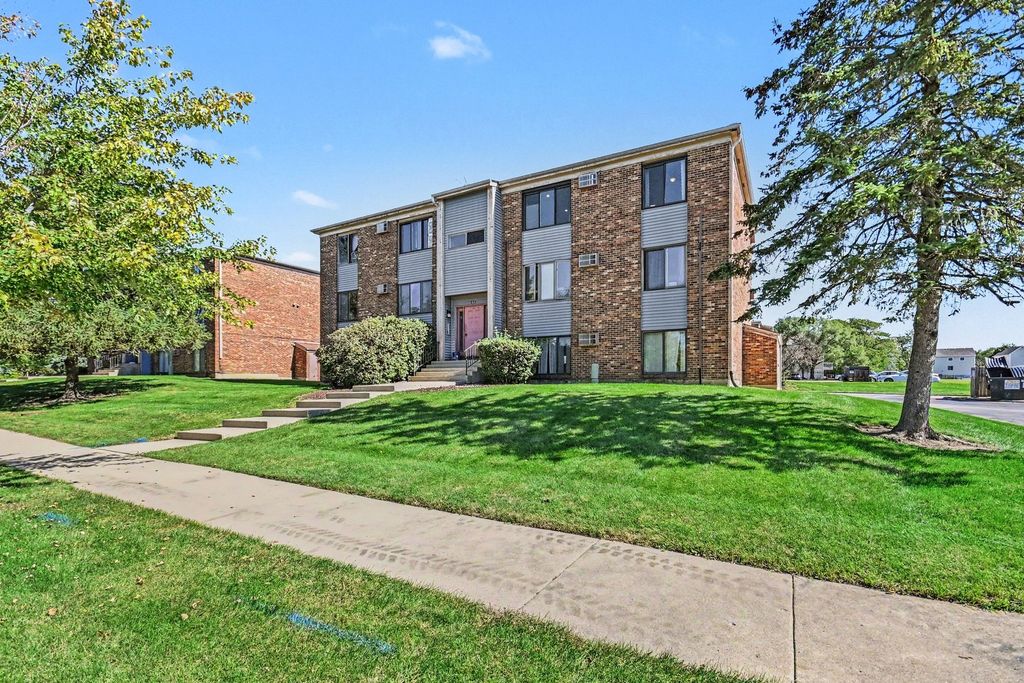 280 Canterbury Lane 5, Bolingbrook, IL 60440