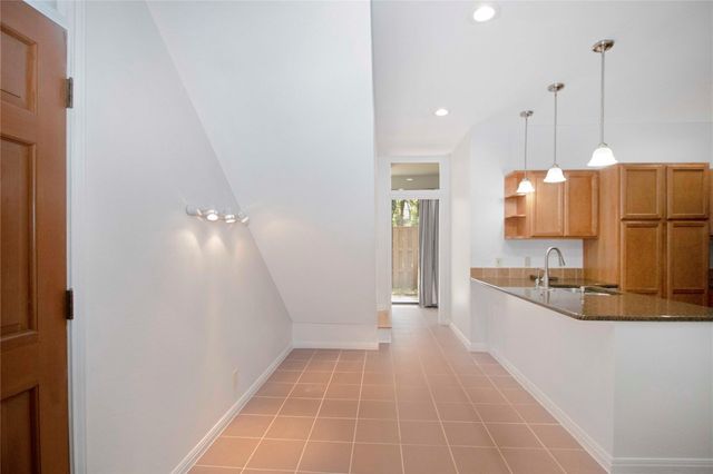 611 E 45th ST 8, Austin, TX 78751