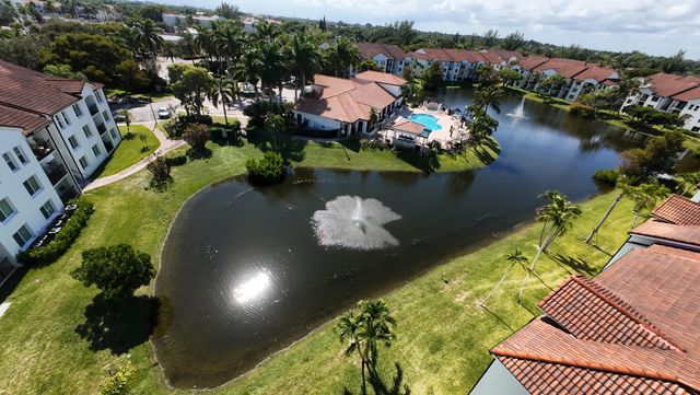 401 Villa Circle, Boynton Beach, FL 33435