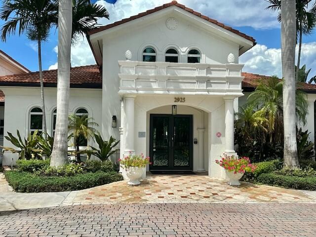 401 Villa Circle, Boynton Beach, FL 33435