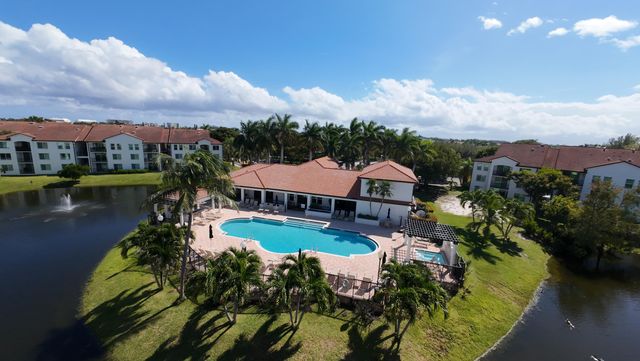 401 Villa Circle, Boynton Beach, FL 33435