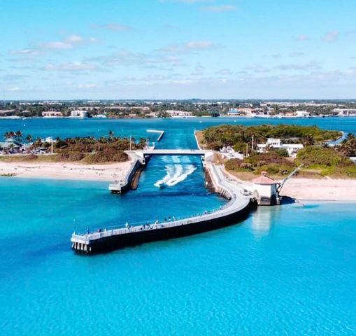 401 Villa Circle, Boynton Beach, FL 33435