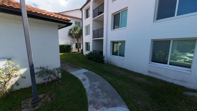 401 Villa Circle, Boynton Beach, FL 33435