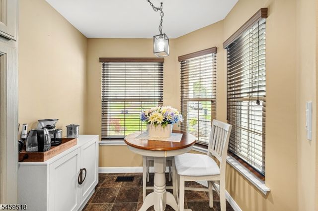 8 Delaware Ln, Branchburg Twp., NJ 08876