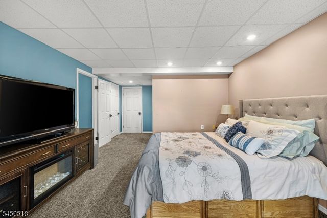 8 Delaware Ln, Branchburg Twp., NJ 08876