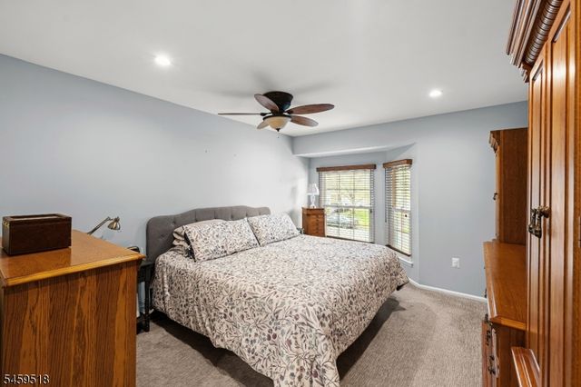 8 Delaware Ln, Branchburg Twp., NJ 08876