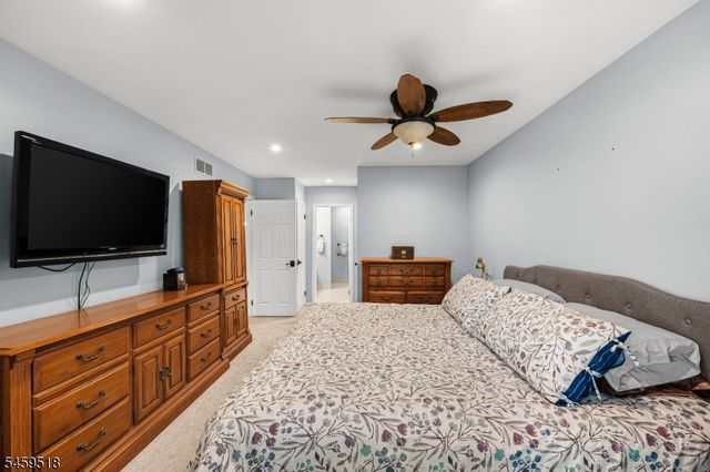 8 Delaware Ln, Branchburg Twp., NJ 08876