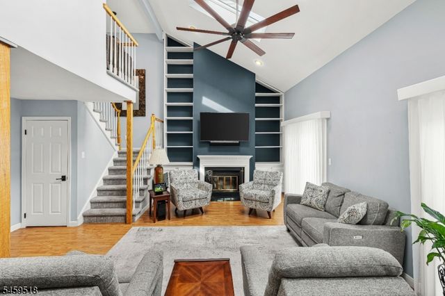 8 Delaware Ln, Branchburg Twp., NJ 08876