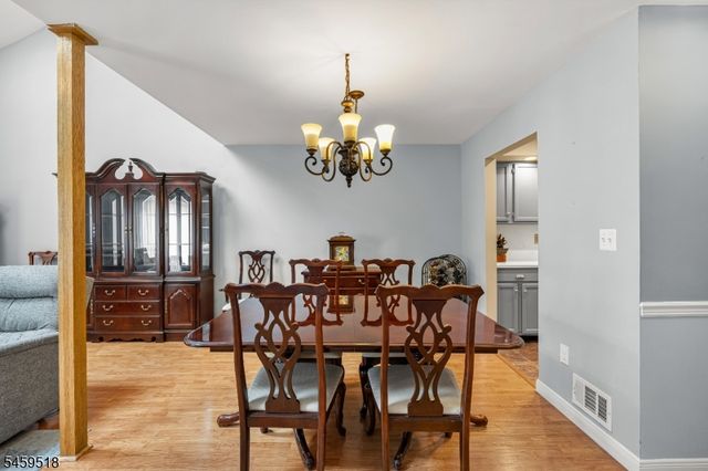 8 Delaware Ln, Branchburg Twp., NJ 08876
