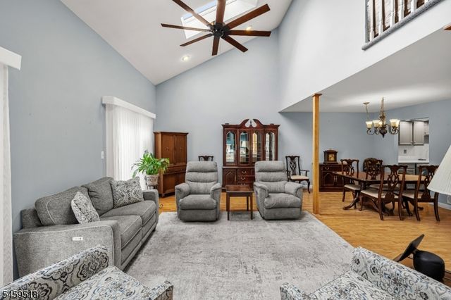 8 Delaware Ln, Branchburg Twp., NJ 08876