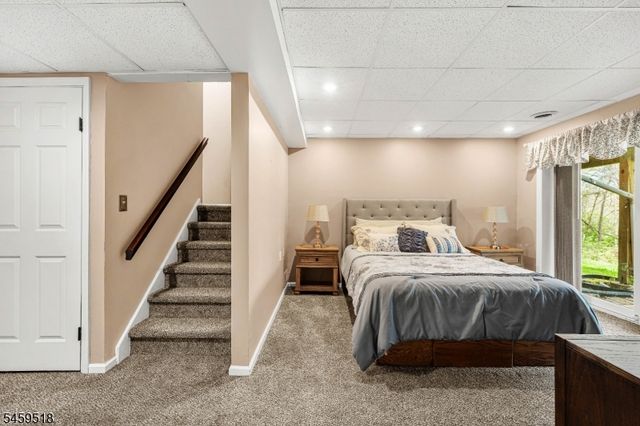 8 Delaware Ln, Branchburg Twp., NJ 08876