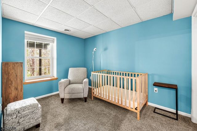 8 Delaware Ln, Branchburg Twp., NJ 08876
