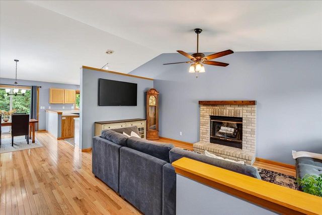 5117 Leanne Lane, Mcfarland, WI 53558