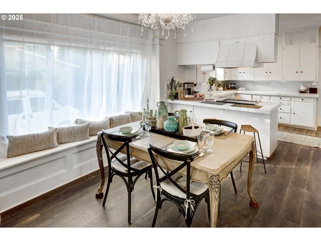 185 E LINCOLN St, Woodburn, OR 97071