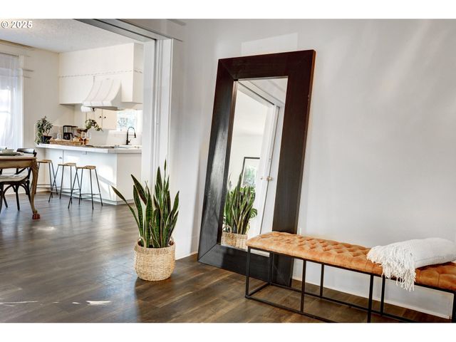 185 E LINCOLN St, Woodburn, OR 97071