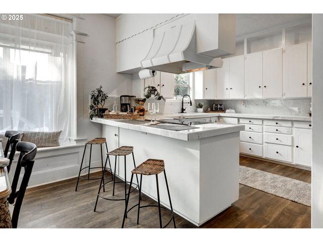 185 E LINCOLN St, Woodburn, OR 97071