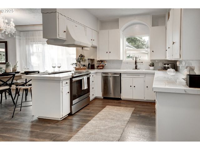 185 E LINCOLN St, Woodburn, OR 97071