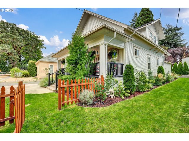 185 E LINCOLN St, Woodburn, OR 97071