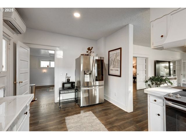 185 E LINCOLN St, Woodburn, OR 97071