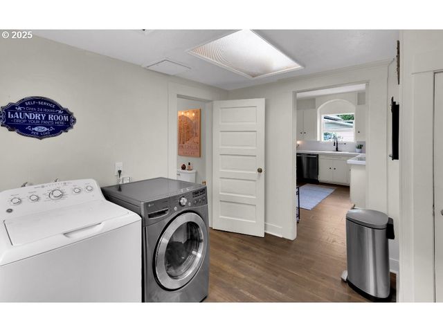 185 E LINCOLN St, Woodburn, OR 97071