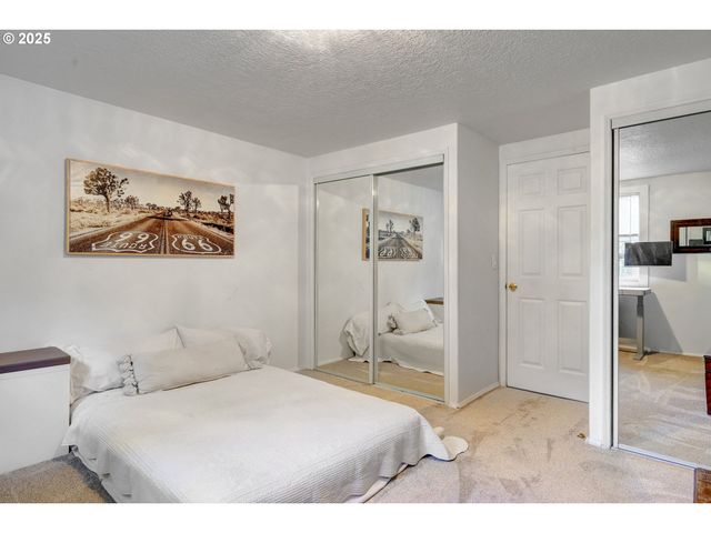 185 E LINCOLN St, Woodburn, OR 97071