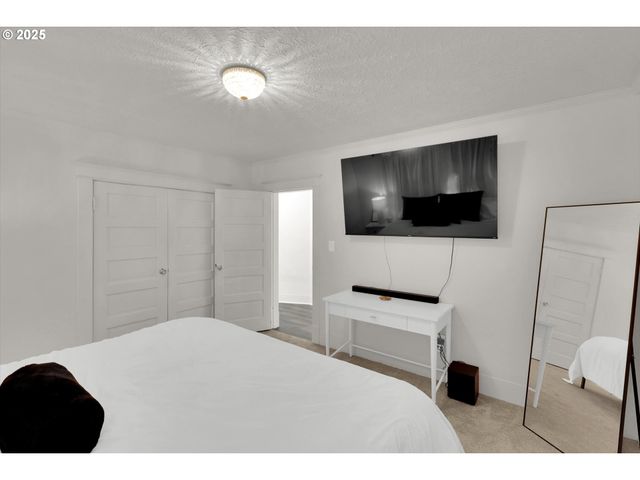 185 E LINCOLN St, Woodburn, OR 97071