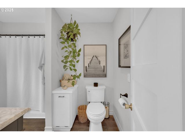 185 E LINCOLN St, Woodburn, OR 97071