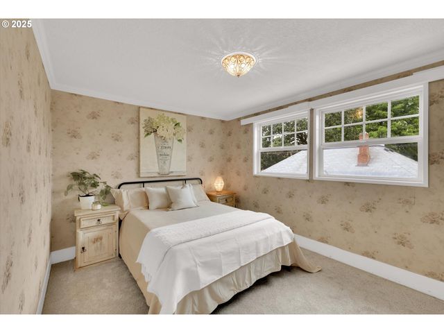 185 E LINCOLN St, Woodburn, OR 97071