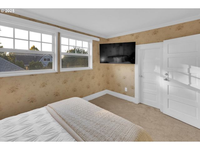 185 E LINCOLN St, Woodburn, OR 97071