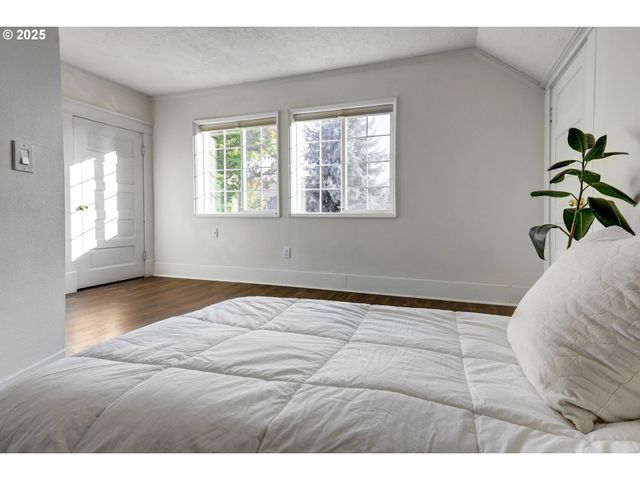 185 E LINCOLN St, Woodburn, OR 97071