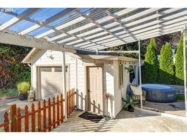 185 E LINCOLN St, Woodburn, OR 97071