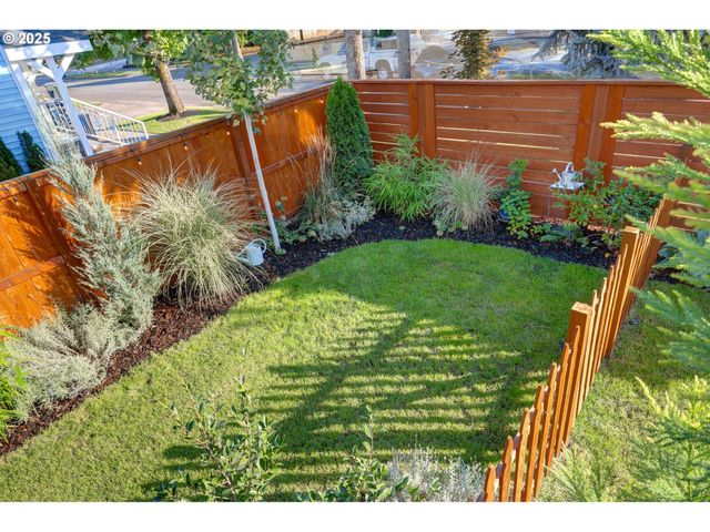 185 E LINCOLN St, Woodburn, OR 97071