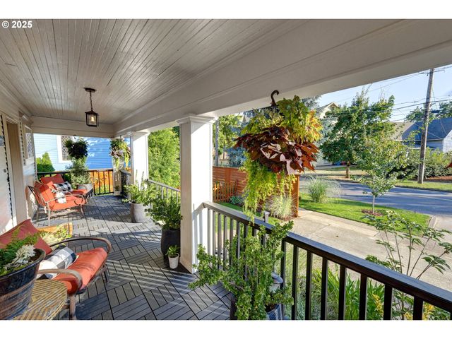 185 E LINCOLN St, Woodburn, OR 97071