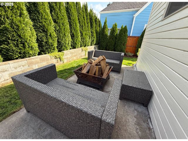 185 E LINCOLN St, Woodburn, OR 97071