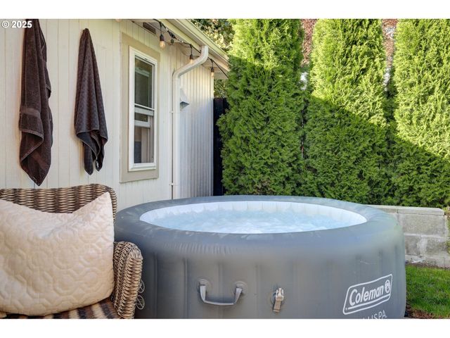 185 E LINCOLN St, Woodburn, OR 97071