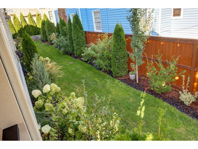 185 E LINCOLN St, Woodburn, OR 97071