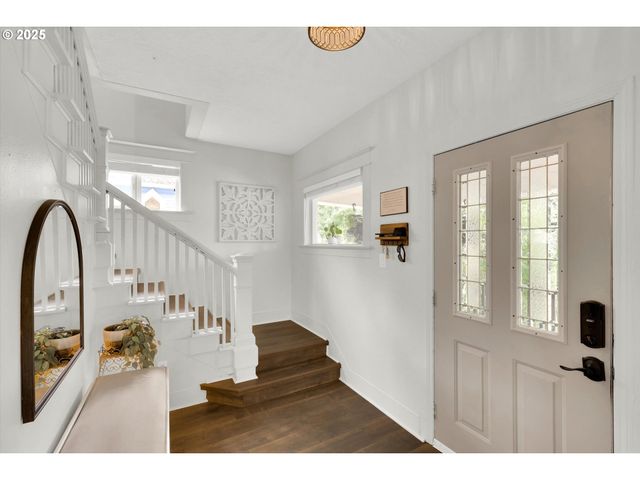 185 E LINCOLN St, Woodburn, OR 97071