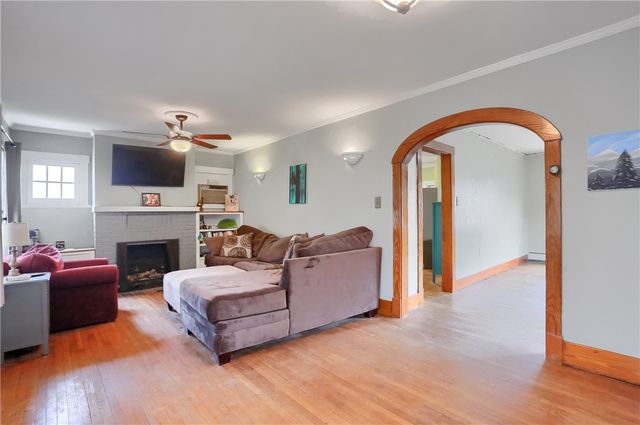 215 Allegheny Ave, Cheswick, PA 15024