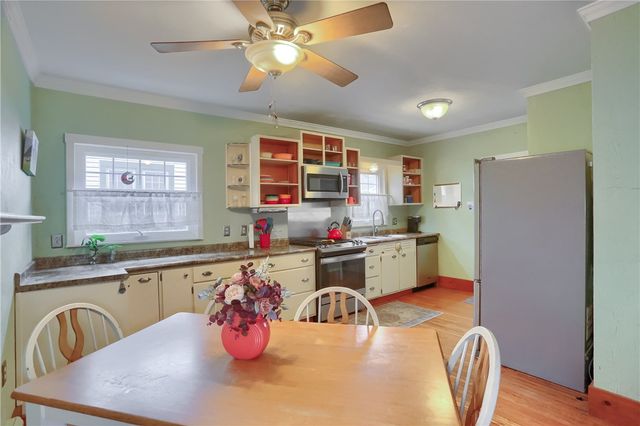 215 Allegheny Ave, Cheswick, PA 15024