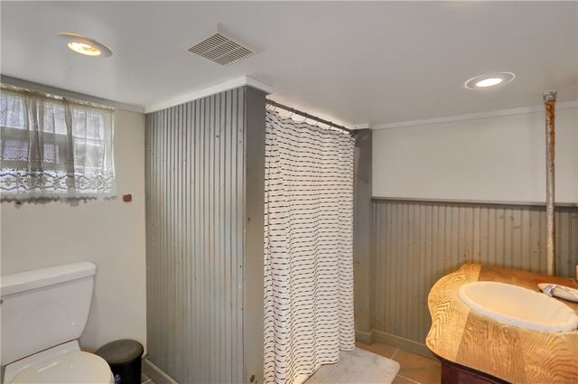 215 Allegheny Ave, Cheswick, PA 15024