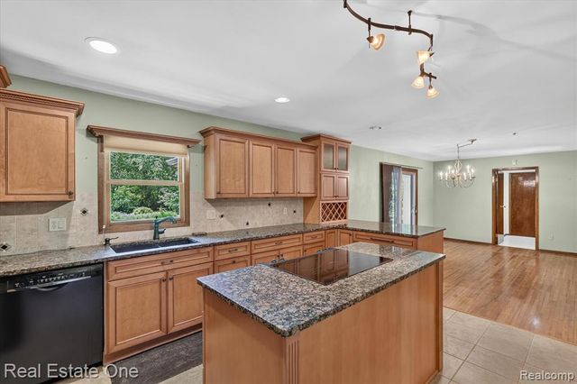 6039 Fish Lake Road, Holly, MI 48442