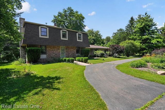6039 Fish Lake Road, Holly, MI 48442