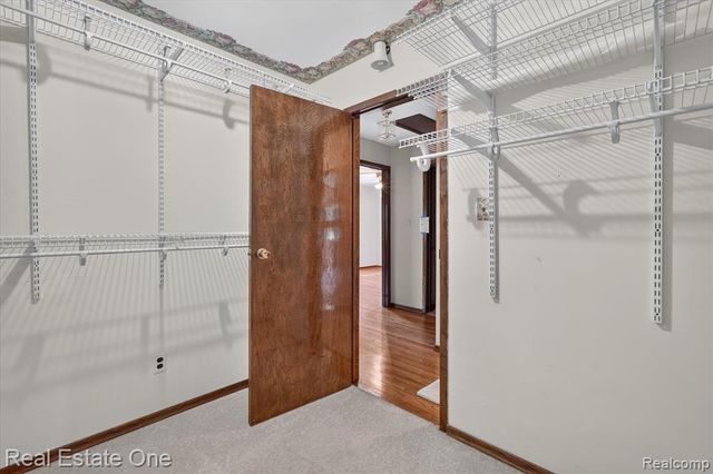 6039 Fish Lake Road, Holly, MI 48442