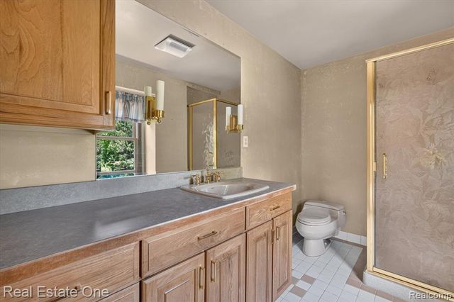 6039 Fish Lake Road, Holly, MI 48442