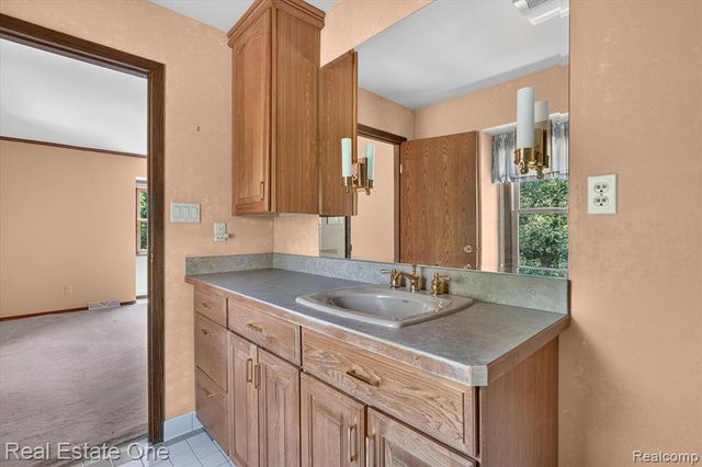 6039 Fish Lake Road, Holly, MI 48442