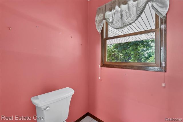 6039 Fish Lake Road, Holly, MI 48442