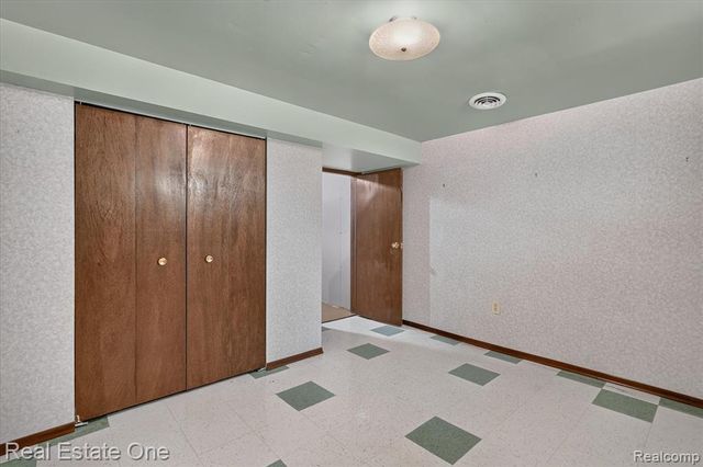 6039 Fish Lake Road, Holly, MI 48442