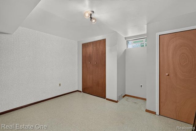 6039 Fish Lake Road, Holly, MI 48442