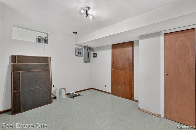 6039 Fish Lake Road, Holly, MI 48442